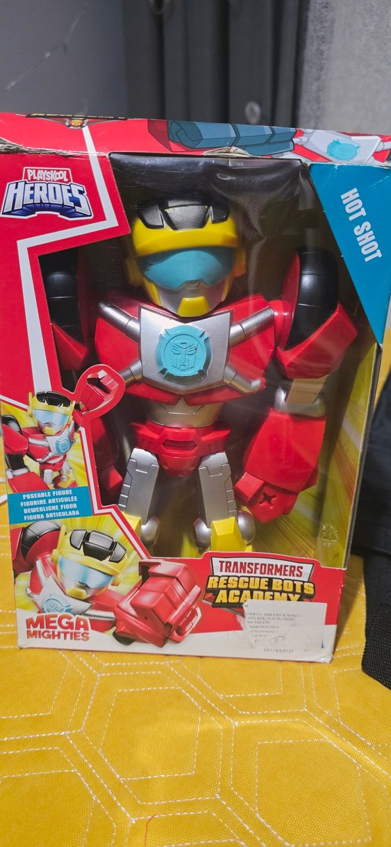 Toys'R'Us Renkli Kırmızı Aksiyon Figürü - Görsel 3