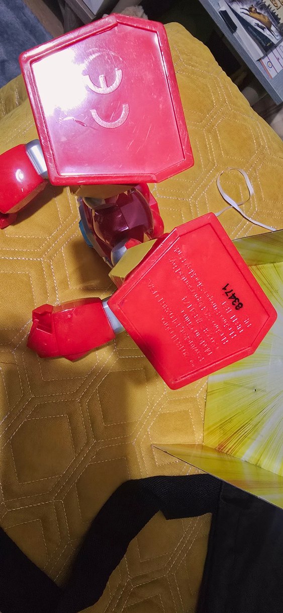 Toys'R'Us Renkli Kırmızı Aksiyon Figürü - Görsel 5