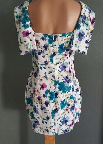 Çiçek Desenli Elbise - Görsel 3