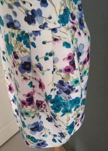 Çiçek Desenli Elbise - Görsel 2