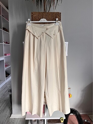 Kore tasarımı pantolon