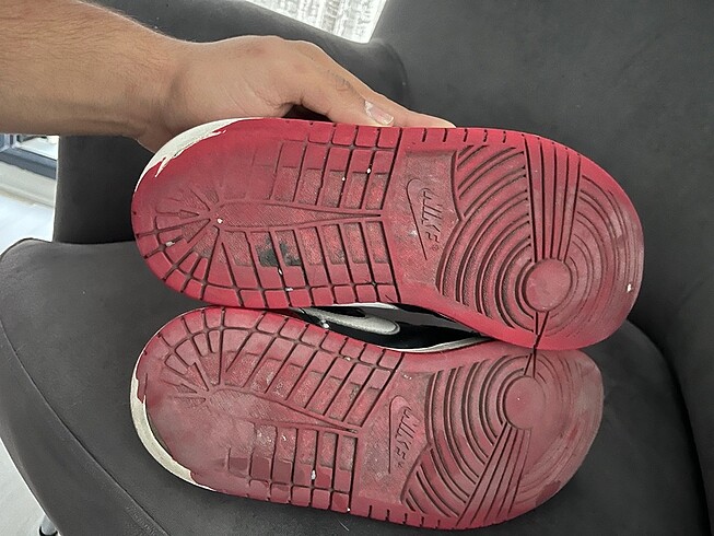 45 Beden kırmızı Renk Jordan 1 low bred 45 no