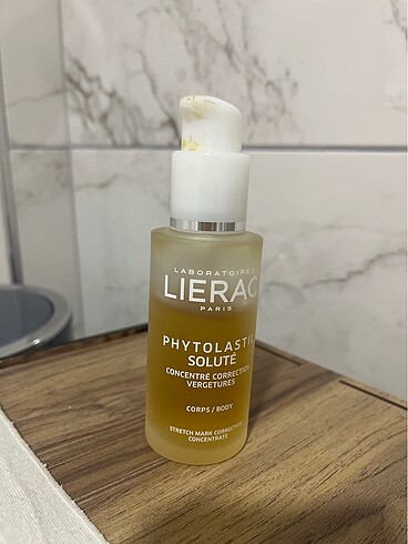 Lierac çatlak bakım serumu