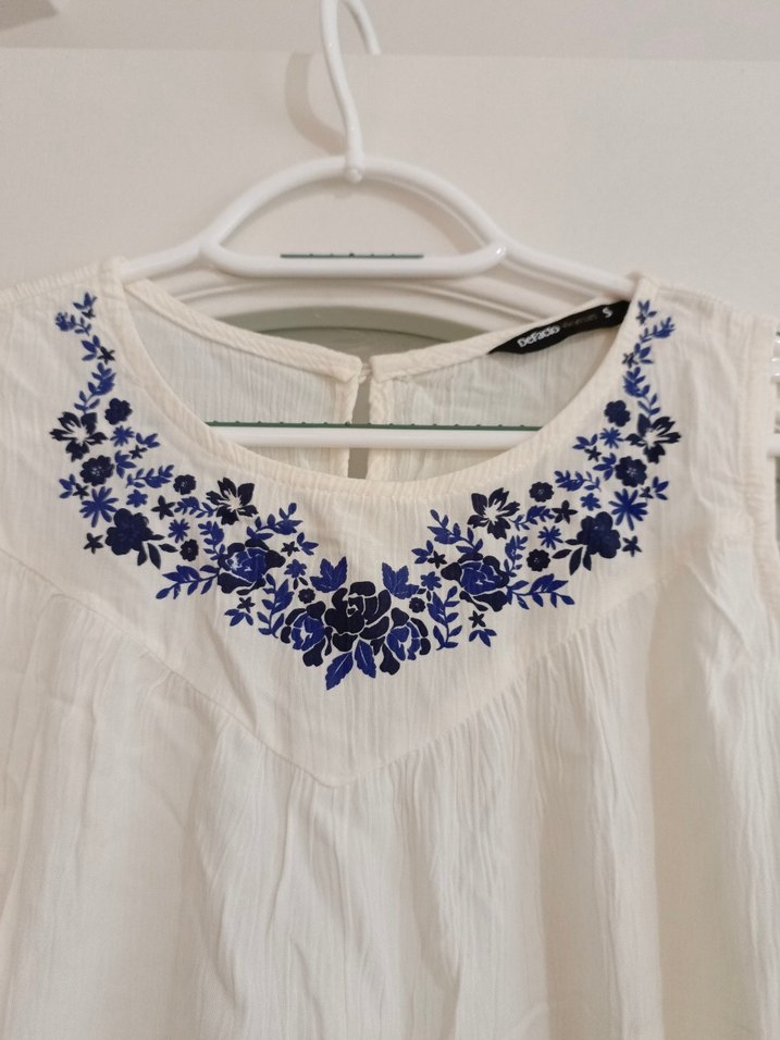 Nakışlı Beyaz Kolsuz Bohem Keten Bluz - Görsel 2