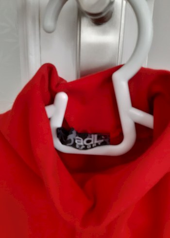 Kırmızı Yüksek Yakalı Kolsuz Kadın tişört - Görsel 3