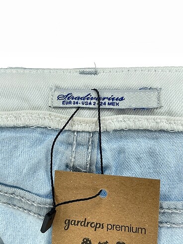 34 Beden beyaz Renk Stradivarius Mini Şort %70 İndirimli.