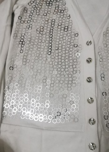 Düğmeli Beyaz pullu Kadın Hırka - Görsel 3