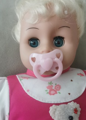 Beden ağlayan bebek emzikli