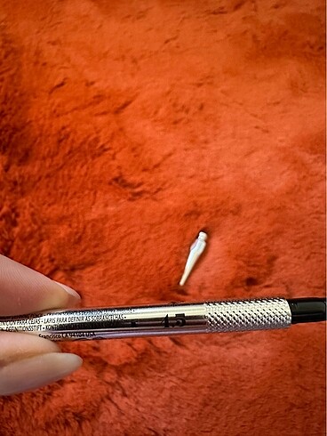 Benefit ince uçlu kaş kalemi - Görsel 3