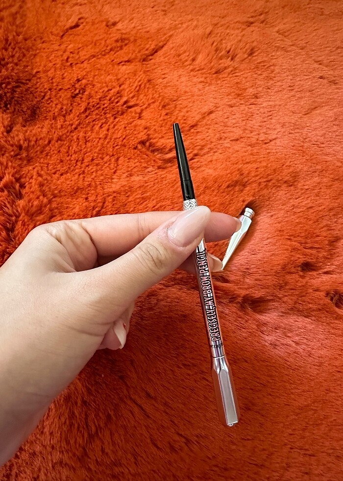 Benefit ince uçlu kaş kalemi - Görsel 2