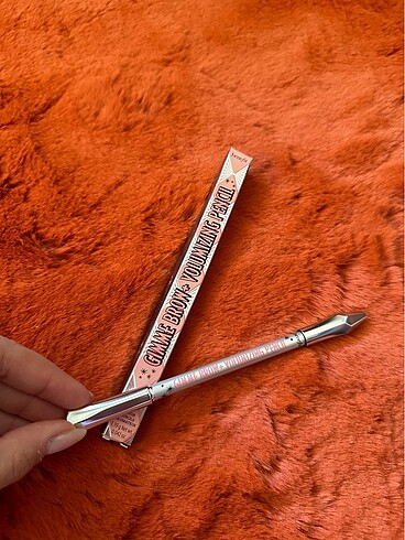 Benefit Gimme dolgunlaştırıcı kaş kalemi