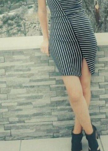 Çizgili Siyah Midi Askılı Elbise - Görsel 4