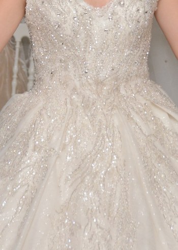 Kırık Beyaz Parlak Taşlı Uzun Prenses Model Gelinlik - Görsel 3