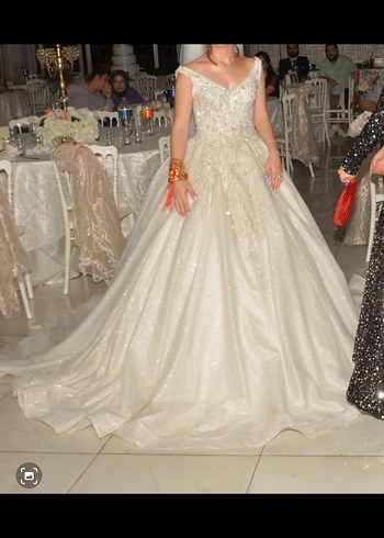 Kırık Beyaz Parlak Taşlı Uzun Prenses Model Gelinlik - Görsel 8