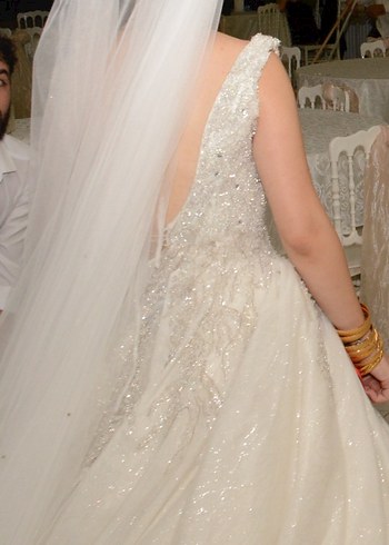 Kırık Beyaz Parlak Taşlı Uzun Prenses Model Gelinlik - Görsel 6