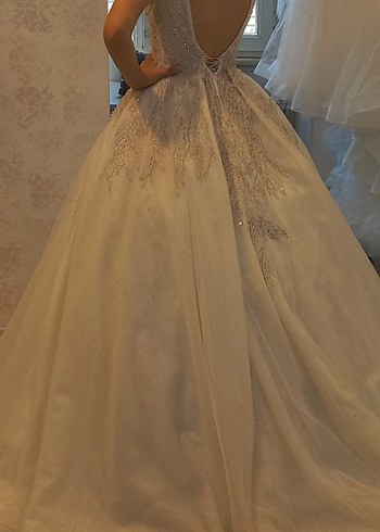 Kırık Beyaz Parlak Taşlı Uzun Prenses Model Gelinlik - Görsel 5
