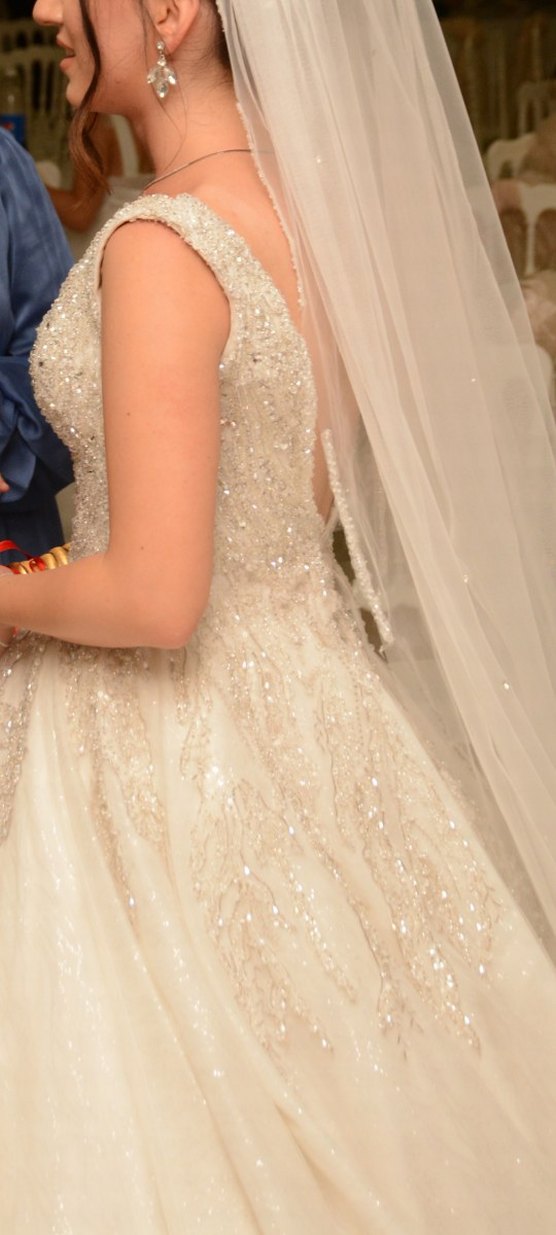 Kırık Beyaz Parlak Taşlı Uzun Prenses Model Gelinlik - Görsel 4