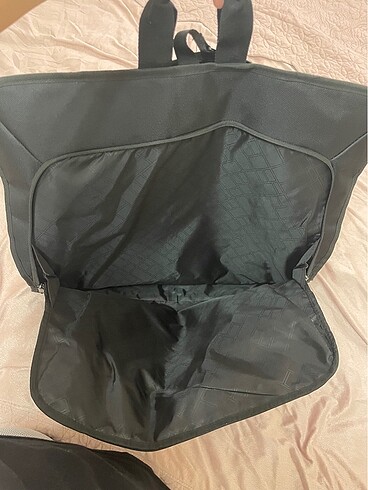 Yves Saint Laurent Elbise taşıma çantası
