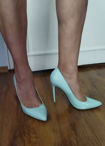 Yüksek topuklu stiletto