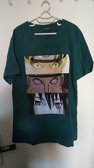 Anime baskılı tişört ve deri mont