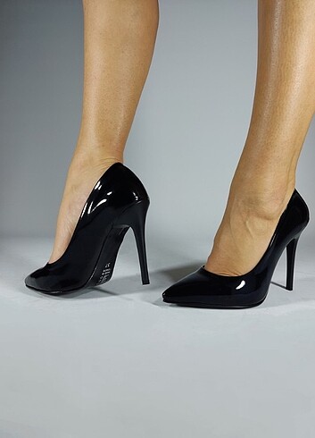 Diğer Siyah Rugan Stiletto