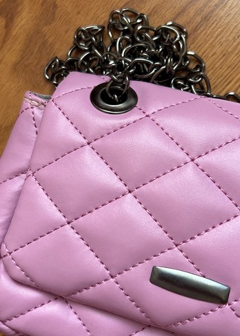 Pembe Zincir Detaylı Deri Kadın Çanta