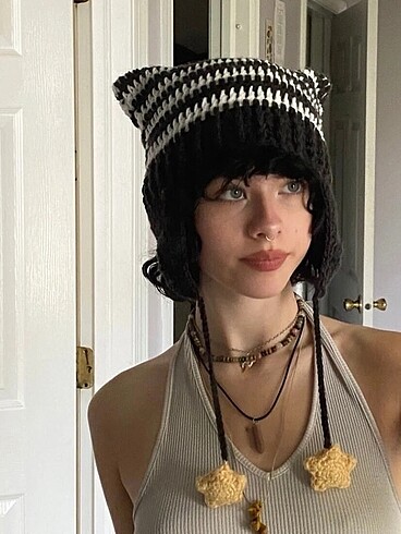 Kulak detaylı cat beanie