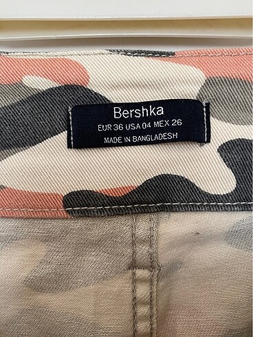 36 Beden Bershka desenli pantolon