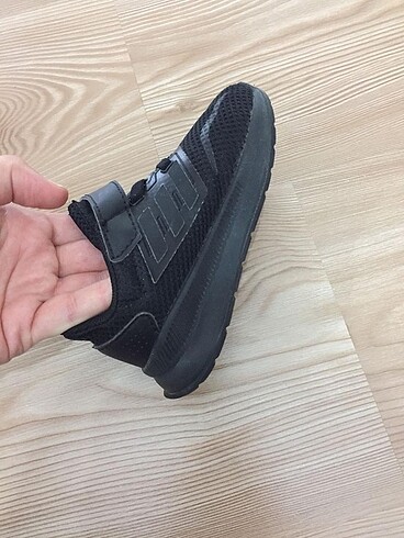 23 Beden siyah Renk Adidas runfalcon ayakkabı