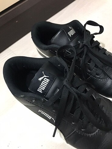 37 Beden siyah Renk Puma ayakkabı