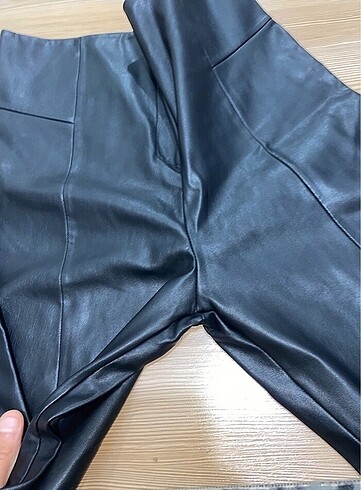 40 Beden Yırtmaçlı Deri pantalon