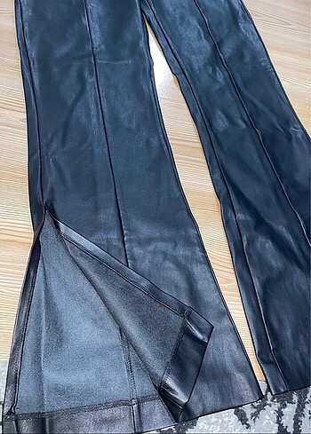 Trendyol & Milla Yırtmaçlı Deri pantalon
