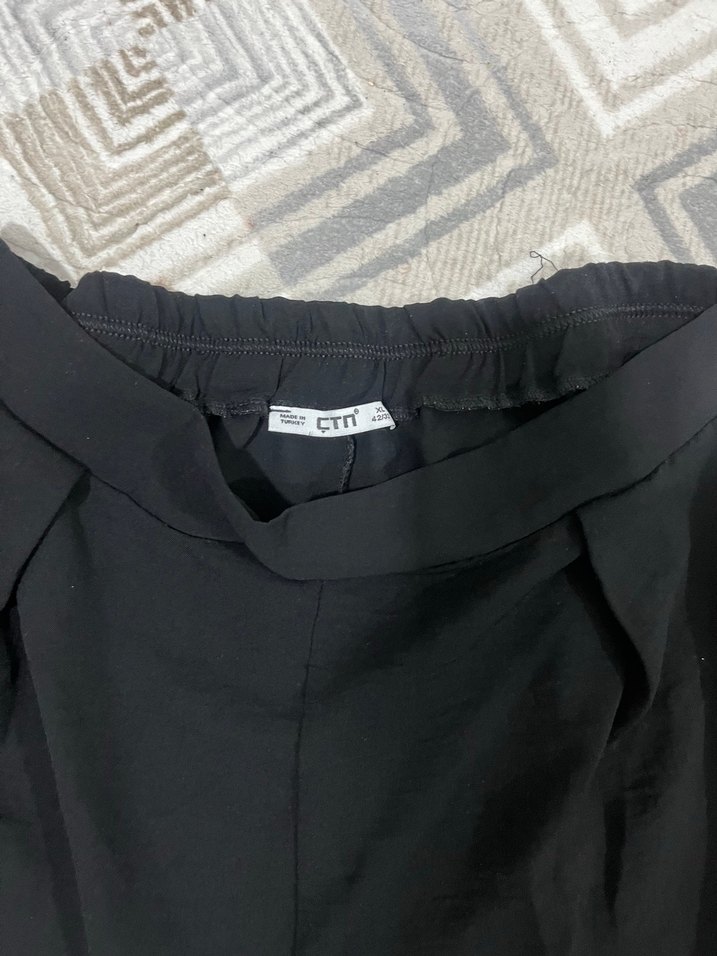 Siyah Pilili kumaş şort - Görsel 2