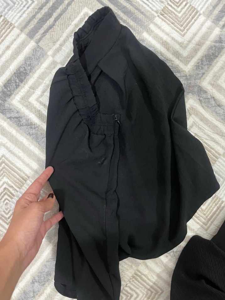 Siyah Pilili kumaş şort - Görsel 3