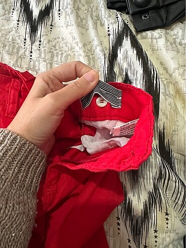 Kırmızı pantolon - Görsel 3
