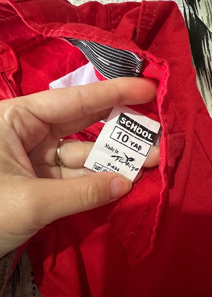 Kırmızı pantolon - Görsel 2