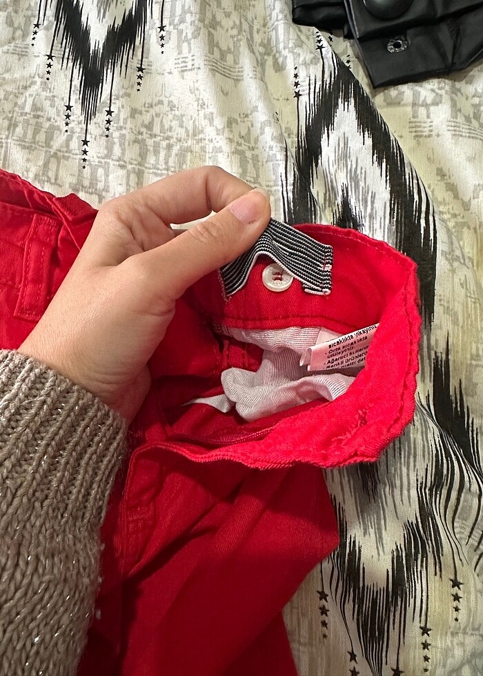 Kırmızı pantolon - Görsel 3