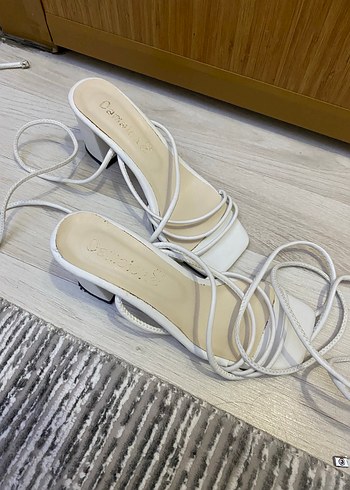Beyaz Bağcıklı Stiletto Topuklu Kadın Sandalet - Görsel 6