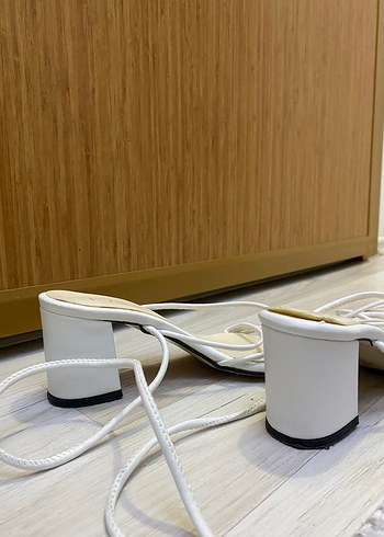 Beyaz Bağcıklı Stiletto Topuklu Kadın Sandalet - Görsel 4