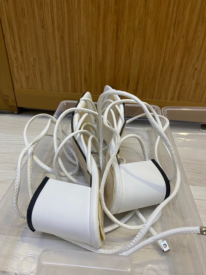 Beyaz Bağcıklı Stiletto Topuklu Kadın Sandalet - Görsel 3