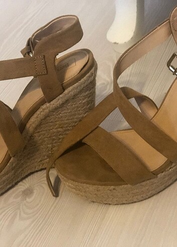 37 Beden Bershka Sandalet