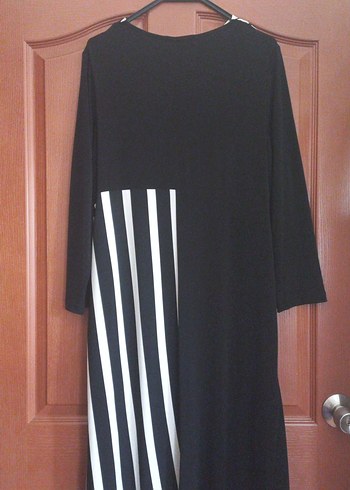 Siyah Beyaz Çizgili Uzun Kadın Elbise - Görsel 4