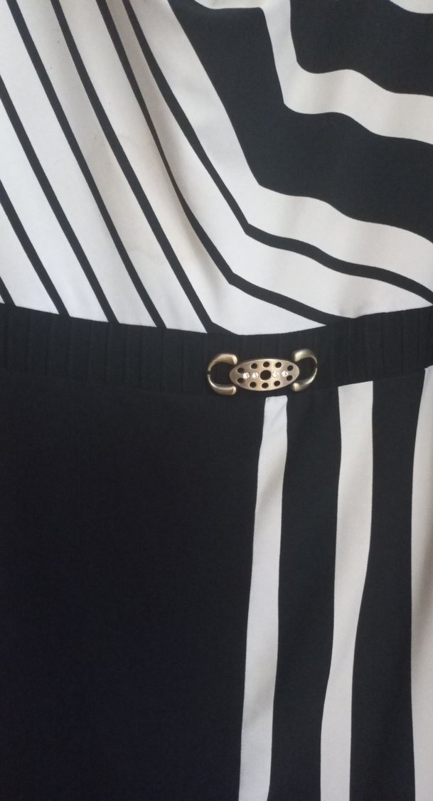 Siyah Beyaz Çizgili Uzun Kadın Elbise - Görsel 2