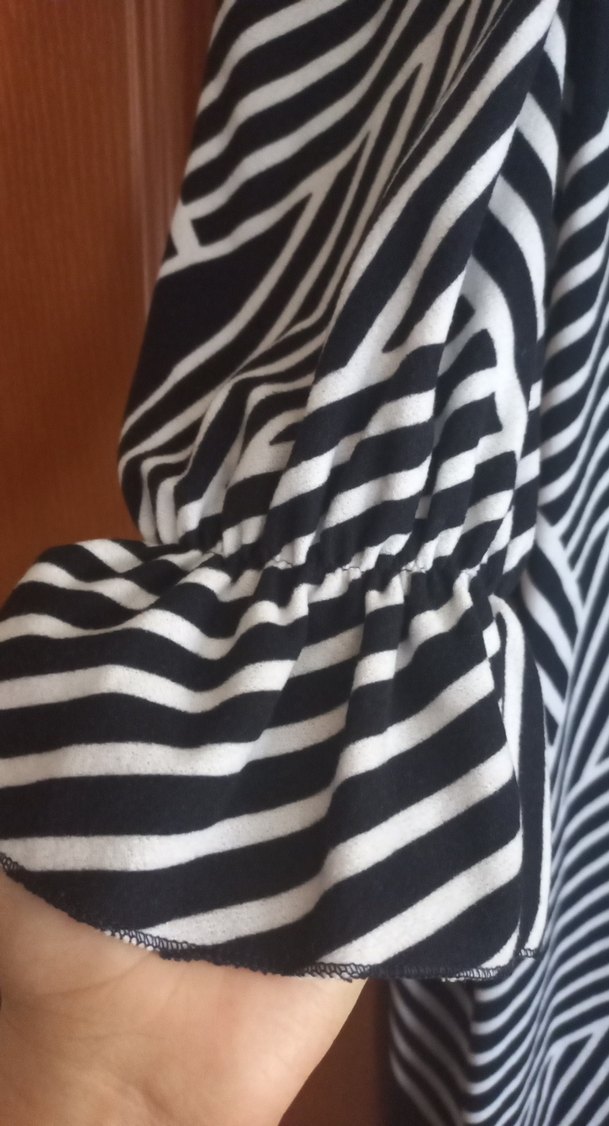 Zebra Desenli Uzun Kollu V Yaka Hamile Tunik - Görsel 3