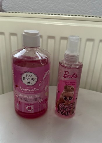 Bee Beauty Canlandırıcı Duş Jeli ve Barbie Vücut Spreyi