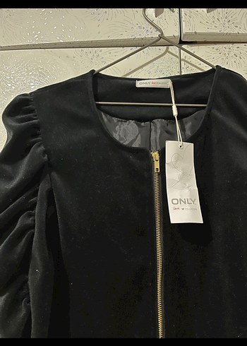 Kadın Siyah Süet Fırfırlı Kısa Ceket - Görsel 2