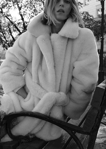 Beyaz Kürk Detaylı  Kadın Peluş Mont - Görsel 3