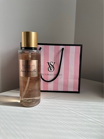 Victoria?s secret Bare Vanilla Vücut spreyi