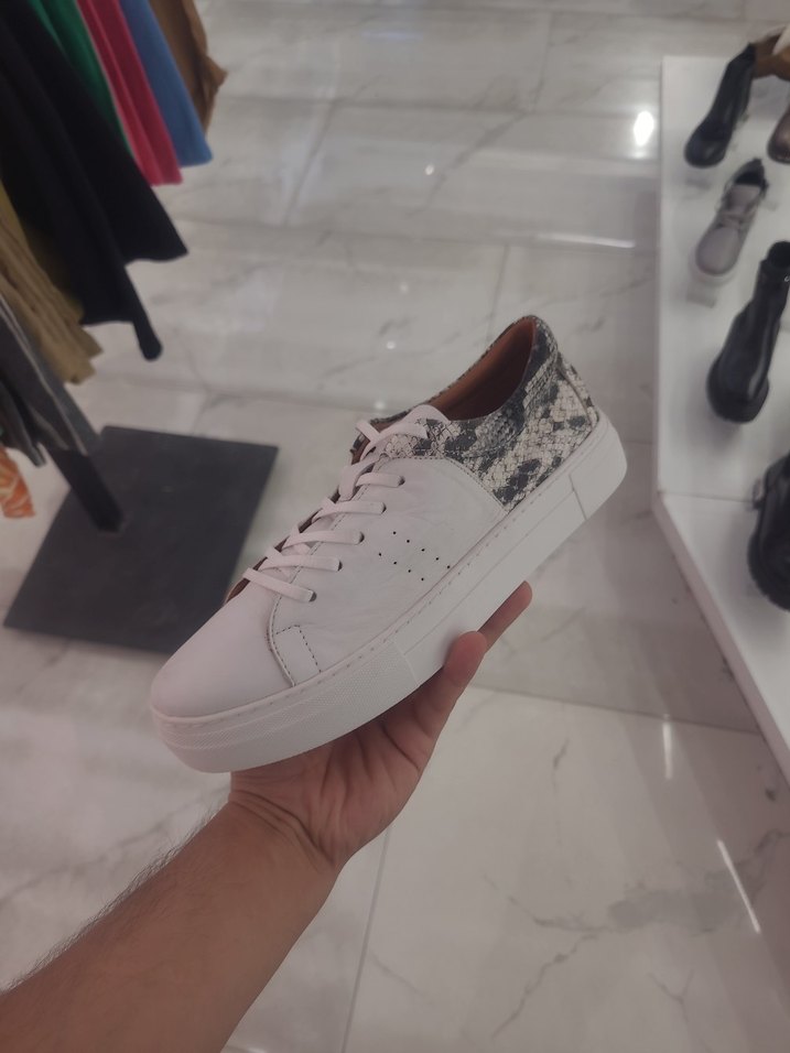 Yılan Desenli Spor Ayakkabı - Görsel 2