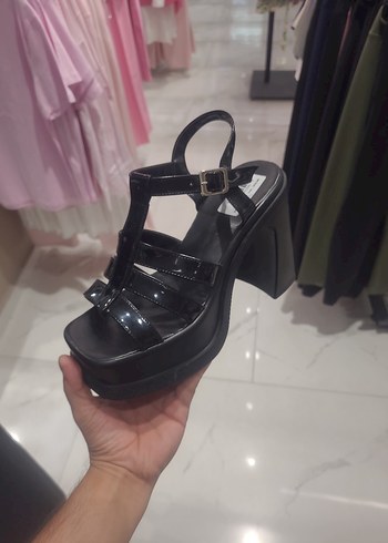 Diger Siyah Parlak Platform Topuklu Kadın Ayakkabı